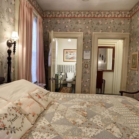 Barrister'S Bed & Breakfast เซเนกาฟอลส์ ภายนอก รูปภาพ