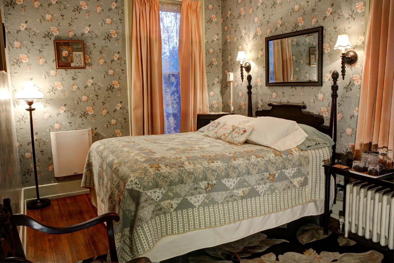 Barrister'S Bed & Breakfast เซเนกาฟอลส์ ภายนอก รูปภาพ